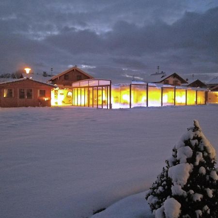Alluring Holiday Home In Ubersee With Whirlpool Esterno foto
