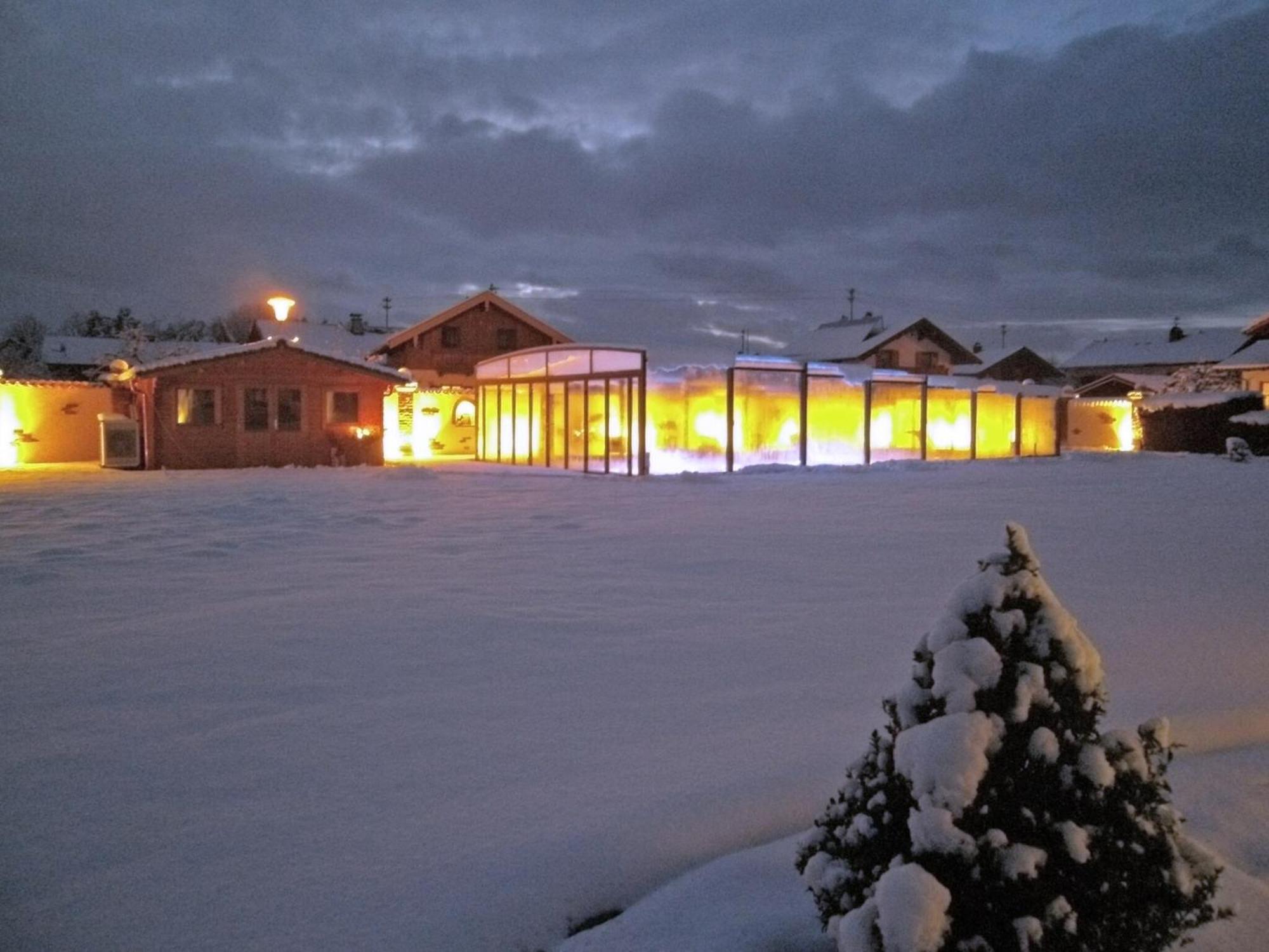 Alluring Holiday Home In Ubersee With Whirlpool Esterno foto
