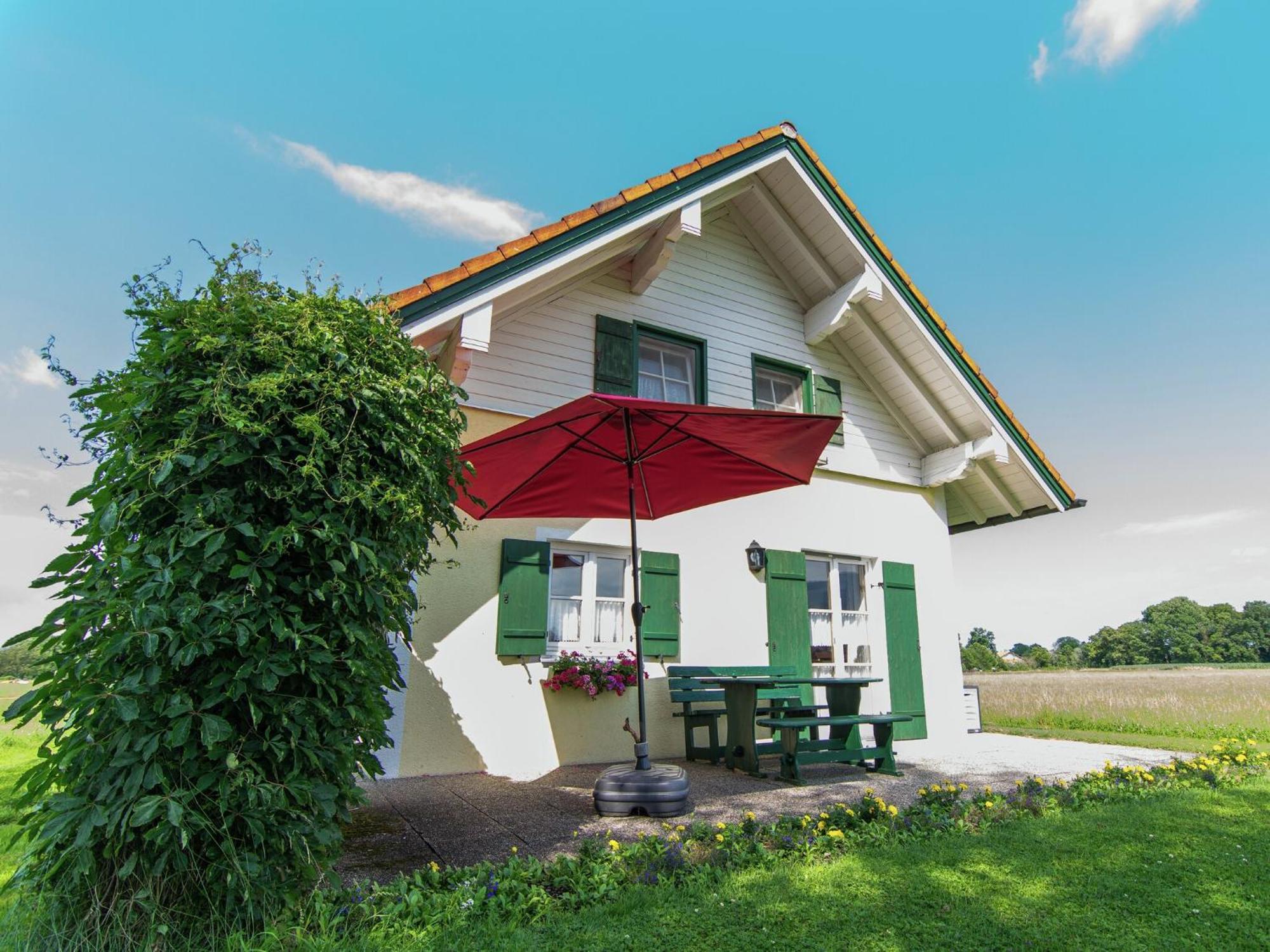 Alluring Holiday Home In Ubersee With Whirlpool Esterno foto