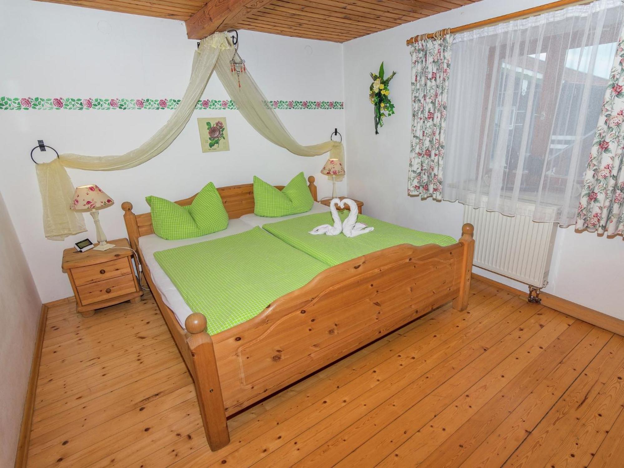 Alluring Holiday Home In Ubersee With Whirlpool Esterno foto