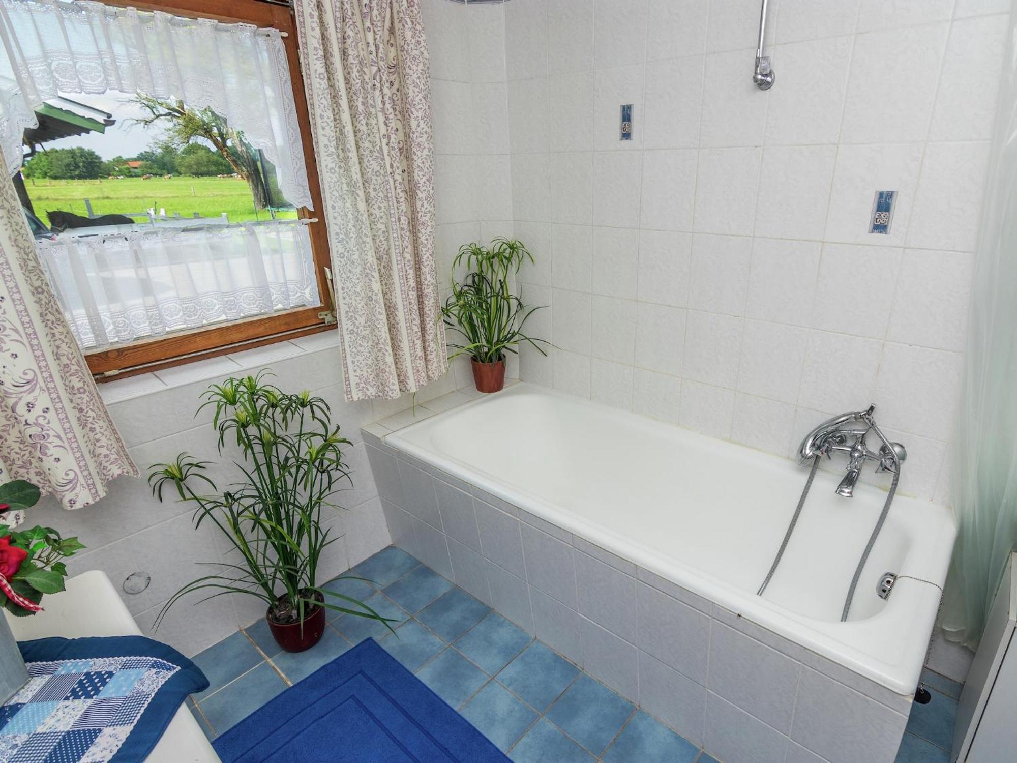 Alluring Holiday Home In Ubersee With Whirlpool Esterno foto