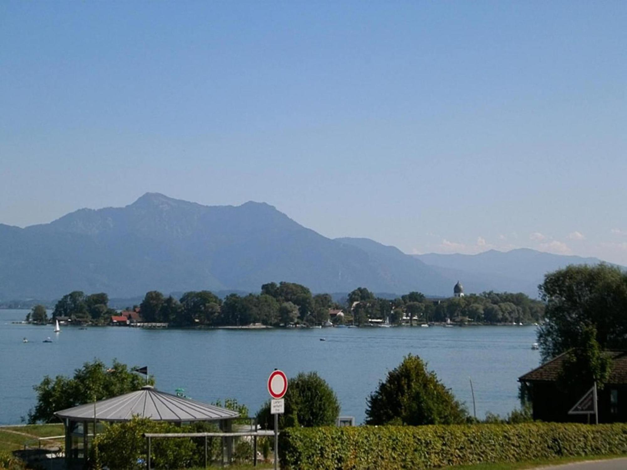 Alluring Holiday Home In Ubersee With Whirlpool Esterno foto