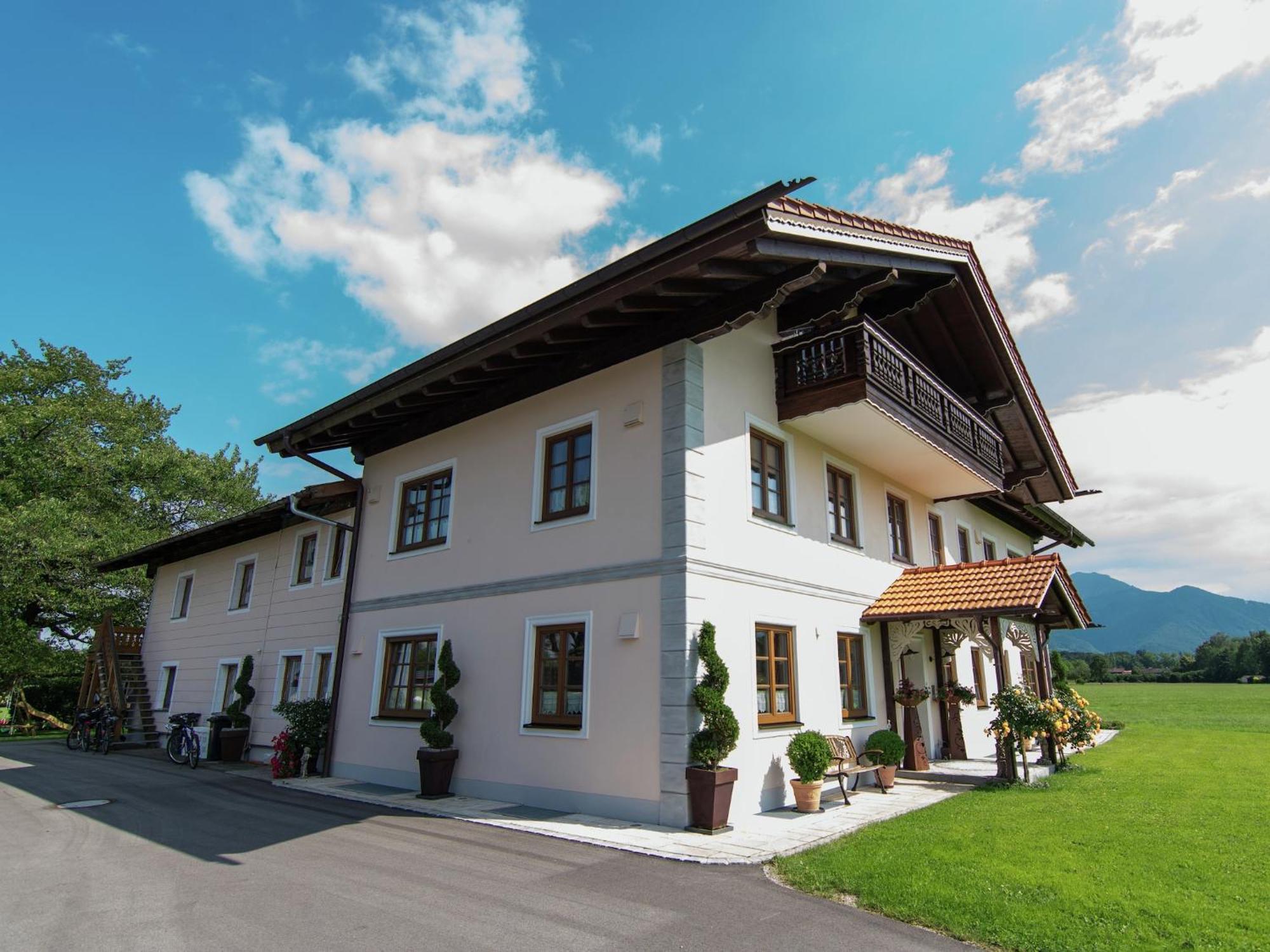 Alluring Holiday Home In Ubersee With Whirlpool Esterno foto