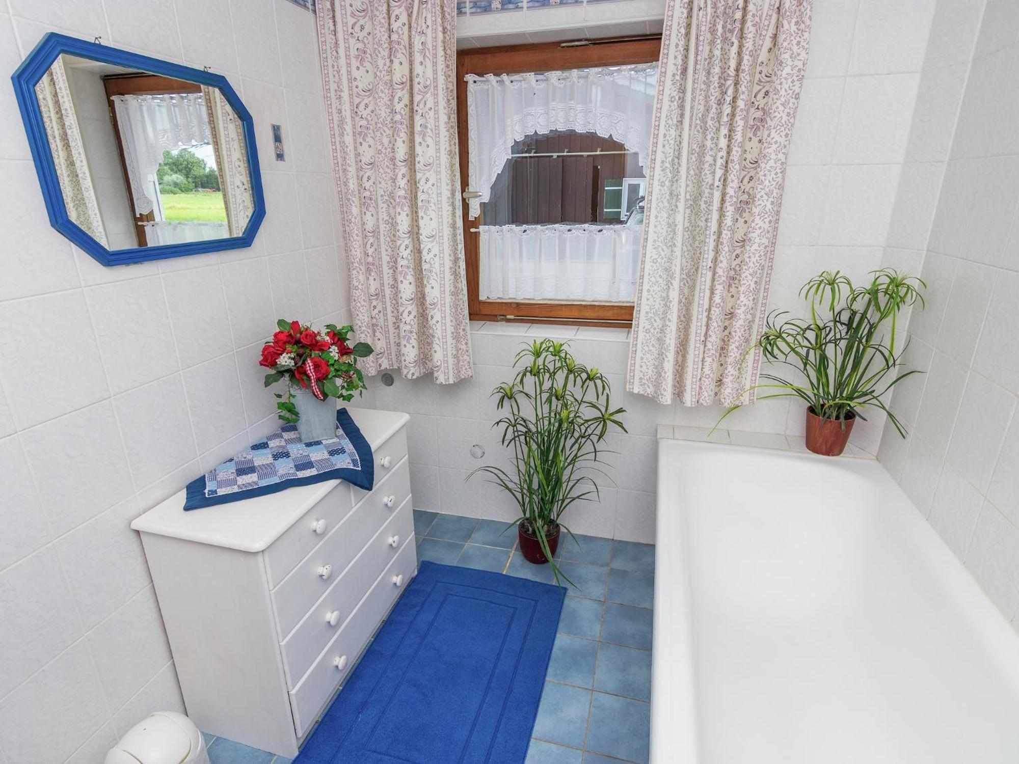Alluring Holiday Home In Ubersee With Whirlpool Esterno foto